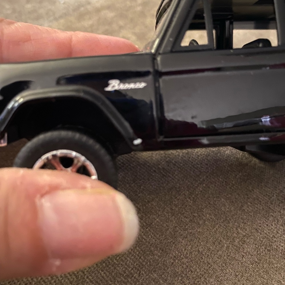 1973 Ford Bronco Black on Black 1:32 Diecast Model - 97051BK - Picture 2 of 5